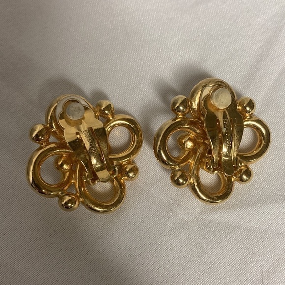 Edwin Pearl Goldtone Clip-On Earrings - Picture 3 of 7